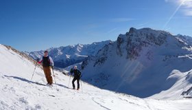 Der etwas steilere Gipfelhang, hinter der Gipfelblock der Hippoldsptize.