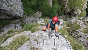 Der schöne Pfeiler im unteren Teil der Centenario Ferrata oberhalb des Passo Fo