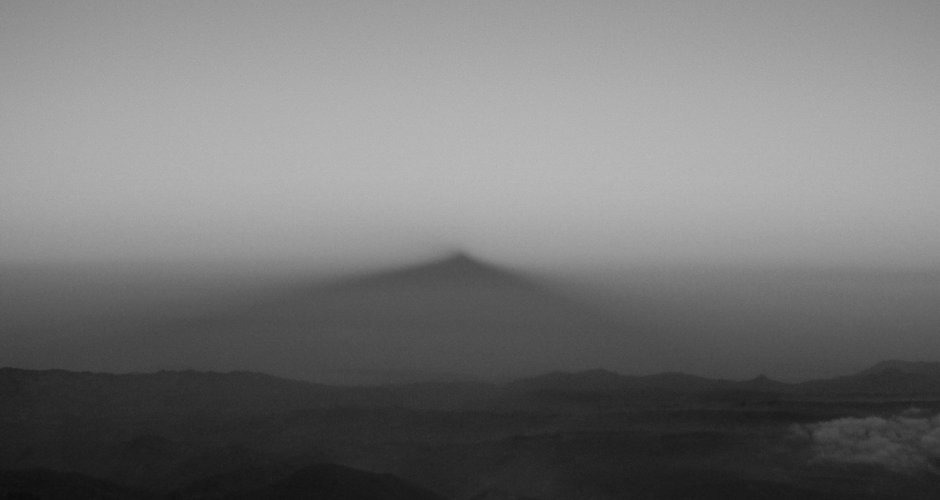 Der Schatten eines kegelförmigen Vulkans (c) Andreas Jentzsch