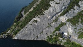 Die Wand der Spiaggia delle Lucertole