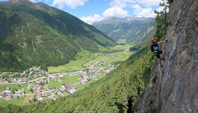 Der Beginn des steilen, letzten Teils des Seitwand Klettersteiges