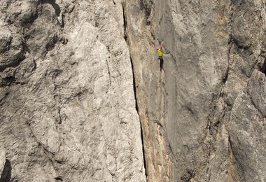 Beat Kammerlander in Kampfzone 8c (c) Hannes Mair