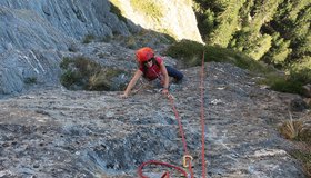 Vor dem Stand unterhalb des großen Daches, Spiralweg - Stafflacher Wand