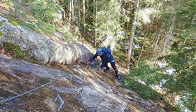 Der rechte, plattige Einstieg des Katharinenfluh Klettersteiges; Foto: Ellen Heidler