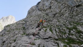 Start in die 1. Seillänge - hier klettert man aber 3 Meter weiter links (BH)!!!