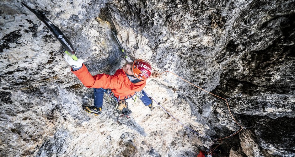 Albert Leichtfried in der 4. Seillänge der Route "Full Contact" , M9 (c) Stefan.Voitl
