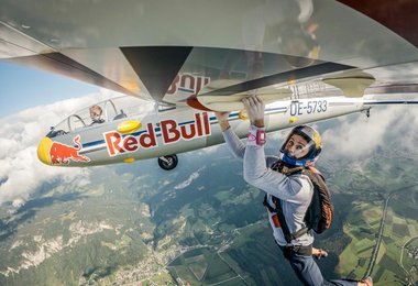 Plane Climb - Domen Škofic (c) Mirja Geh / Red Bull Content Pool