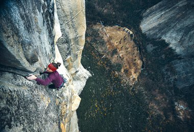 Im Herbst 2024 sorgte Babsi Zangerl für weltweites Aufsehen, als sie eine erfolgreiche Flash-Begehung der 32 Seillängen langen Route «Freerider» am El Capitan schaffte - als erster Mensch überhaupt beim allerersten Versuch und ohne einen einzigen Sturz.