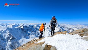 die letzten Schritte zum Gipfel. Der Mont Blanc ganz im Hintergrund.