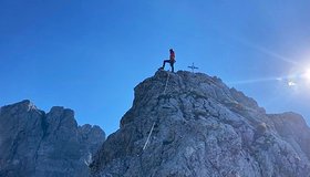 Am Ende (Gipfelkreuz) der The Walk to Paradise - Drachenkopf