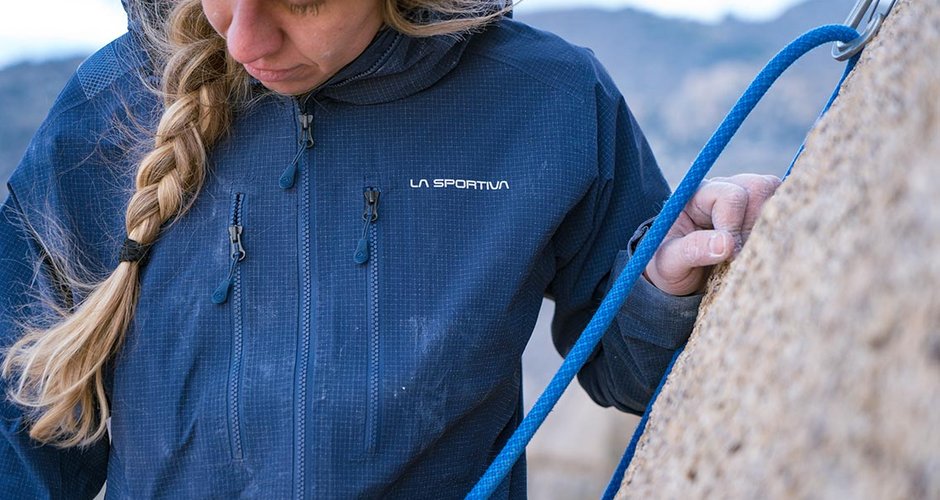 Beim klettern mit dem Helixir Shell Jkt 