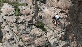 Im Sektor Hauptwand im Klettergarten Fernergries im Kaunertal