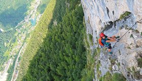 Wandpassage im unteren Teil der Ferrata Fiamme Gialle - Monte Pelsa