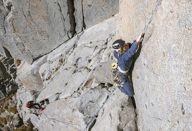Beim klettern mit dem Helixir Shell Jkt 