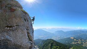 Extrem ausgesetzt, aber leicht - die finale Querung in Teil 1 - Ferrata Monte Coppolo