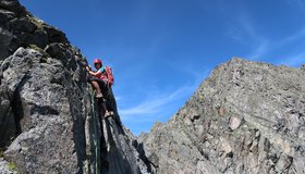 Die ersten Klettermeter auf dem Ostgrat.