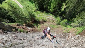 Die steile, mittlere Plattenwand des Keilschrofen Klettersteiges im Kaunertal