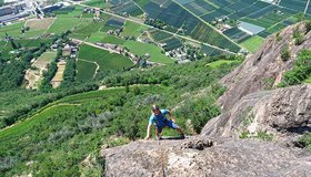 An der Kante - Sonntagsspaziergang - Glaning bei Bozen.