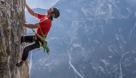 Simon Gietl in der Route Fomo - Hintere Geierwand