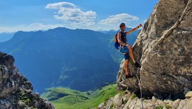 Aufschwung beim Karhorn-Klettersteig; Foto: Daniel Rieser