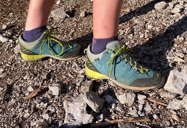 Türkis, Gelb und Schwarz - es gibt aber auch andere Farben beim Makra Pro Low GTX von Hanwag