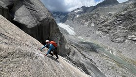 5. Seillänge, im Hintergrund unten der Fornogletscher