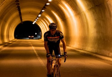 Nicolas Hojac -Speedbegehung vom tiefsten Punkt der Schweiz auf den Höchsten (c) Daniel Bleuer (Vertical Pictures)