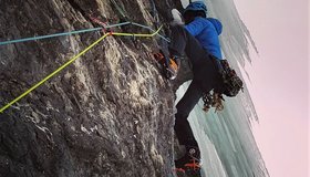 Simon Messner in der 1. Seillänge