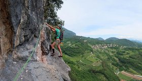 Querung in Seillänge 4 - Alba Corallina an der Rupe di Santa Massenza