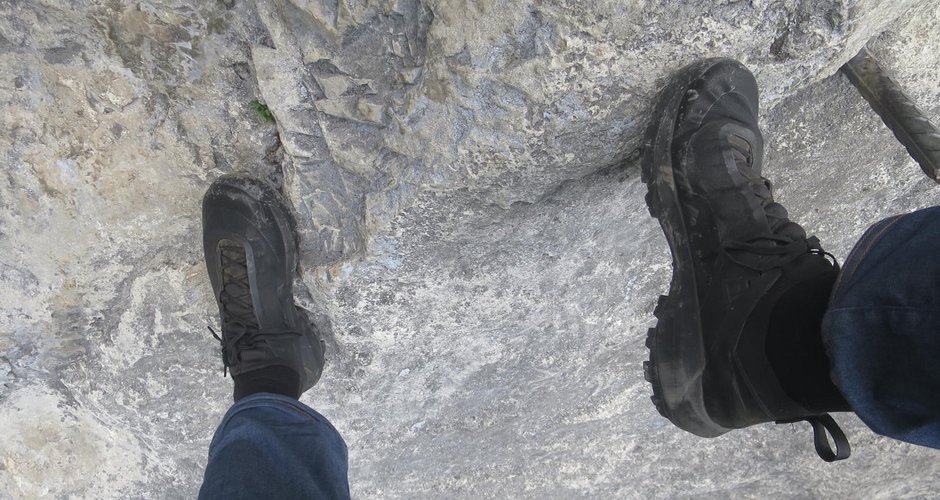 Mit dem Arc‘teryx Vertex Alpine GTX am Fels