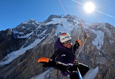 Benjamin Védrines beim Flug vom Broad Peak (c) Benjamin Védrines