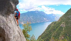 Die Untergriffquerung in der dritten Seillänge der Regina del Lago im Val di Ledro