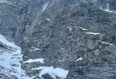 Blick von unten auf die Route Schiefer Riss an der Sagwandspitze