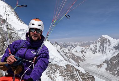 Benjamin Védrines beim Flug vom Broad Peak (c) Benjamin Védrines