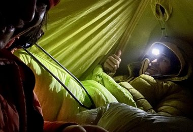 Im Schlafsack - Route Schiefer Riss an der Sagwandspitze