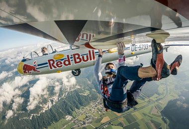 Plane Climb - Domen Škofic (c) Mirja Geh / Red Bull Content Pool
