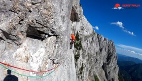 der quergang zu Beginn der letzten Seillänge (VII+)