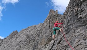 Querung zu Beginn der 5ten Seillänge.