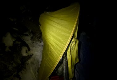 Das kleine Biwakzelt - Route Schiefer Riss an der Sagwandspitze