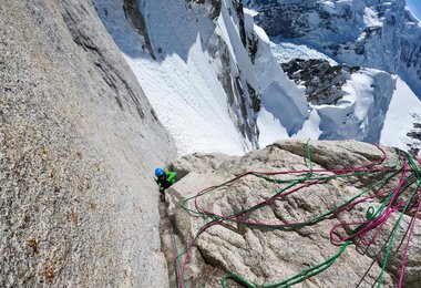 Heart of stone  Erstbesteigung von Ines Papert & Luka Lindič an der Westwand des Mount Huntington (c) Papert/Lindič 
